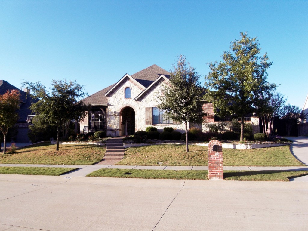 Front of 881 Willowmist Drive
